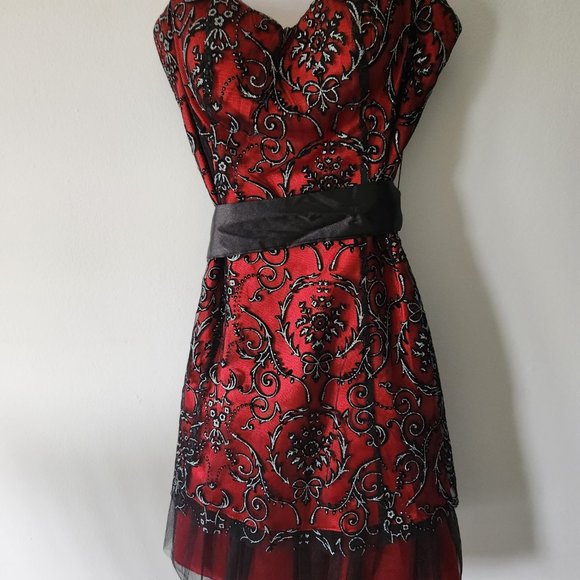 Black and Red Lace Prom Dress - Picture 3 of 8